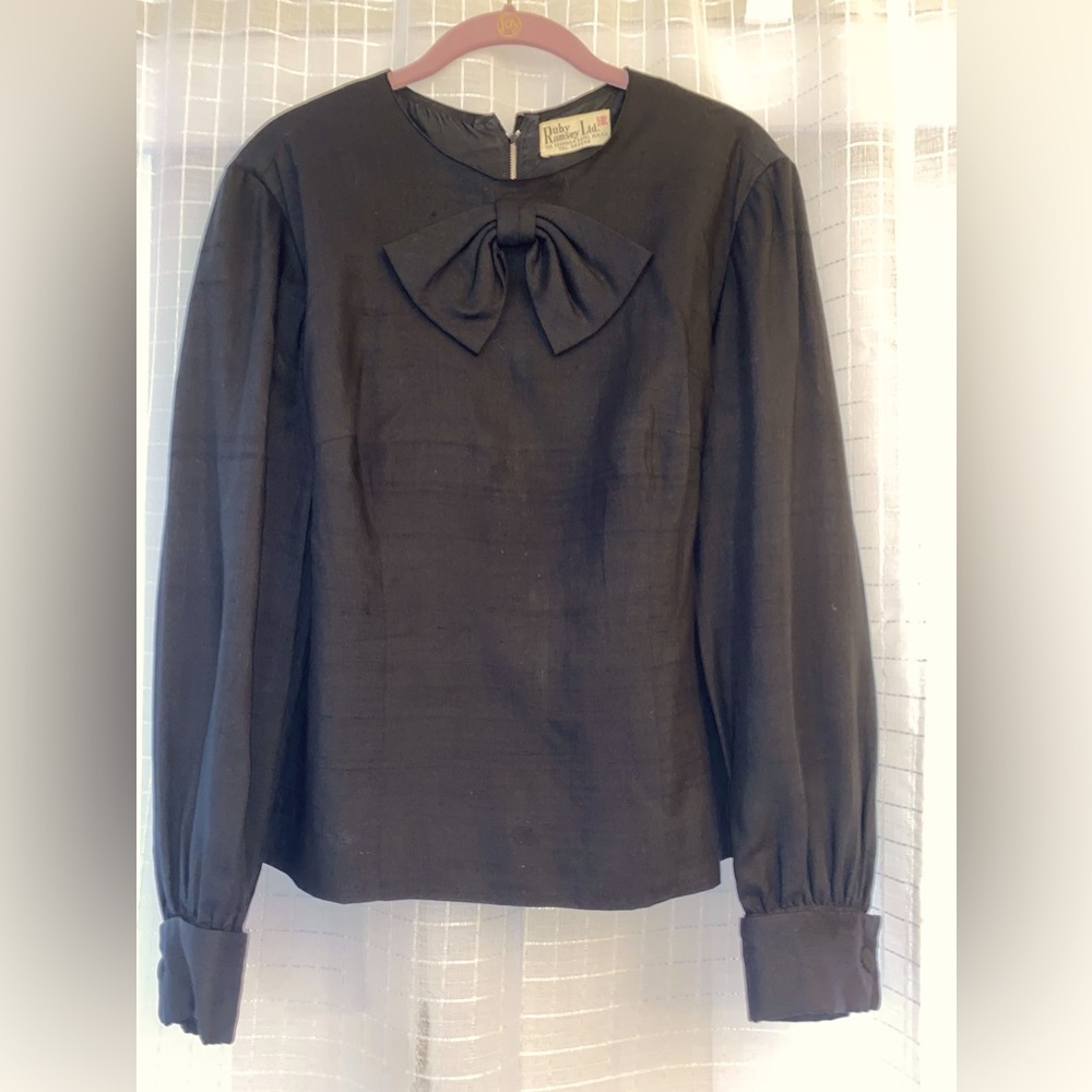 Vintage 1970’s Ruby Ramsey LTD Classic Black Back Zipper. Approx size 6/8 Med